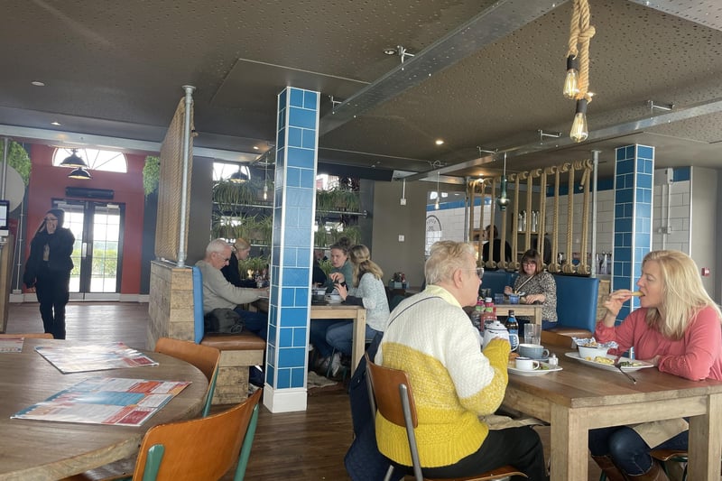 Eastbourne café - We try out the one of the best seaside spots - with pictures and video