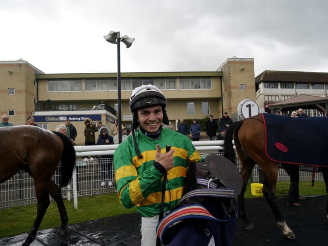 Race 6 The Best Odds Guarenteed At YEEHAA.BET Mares Novices Limited Handicap Hurdle Race at Fontwell on Friday 19 April 2024. www.polopictures.co.uk Fontwell Arundel Clive Bennett 20240419 ©2024 Clive Bennett Photography 19/04/2024 _CAB2038.JPG:Spring jump racing at Fontwell Park
