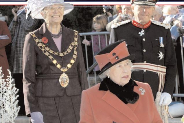The Queen with Mayor Sally Blake behind