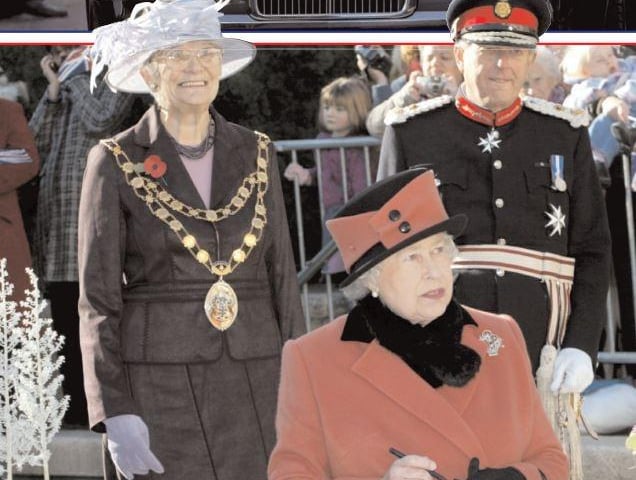 The Queen with Mayor Sally Blake behind