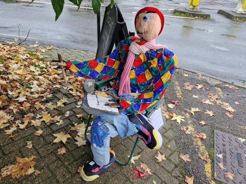 Ferring Scarecrow Festival from October 26 to November 3, 2024, is a feast for the eyes and the senses, with interactive displays and comical scenes to delight and amuse people of all ages. Purchase a map for £1 at The Orange Tree and support the fundraising for The Community Dementia Hive at Beehive Care in Ferring.
