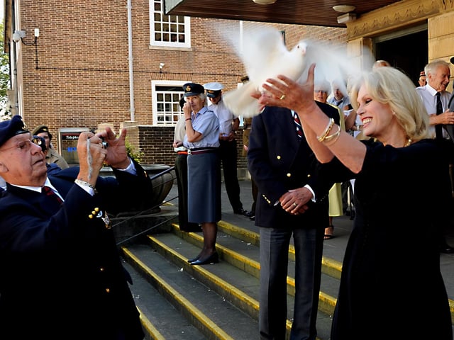 Joanna Lumley releasing doves during the 2009 visit