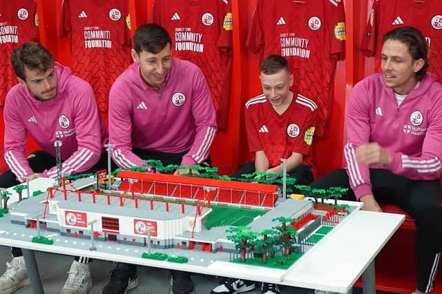Joe demonstrated the finished project to Liam Kelly, Jack Roles, Danilo Orsi and Jeremy Kelly before posing for photos with the Crawley footballers. (Credit: Crawley Town)