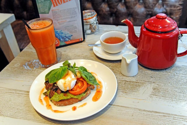 Bill's, Market square, Horsham. Breakfast. carrot, orange and ginger juice,  vegetarian breakfast, and pot of tea -photo by Steve Cobb