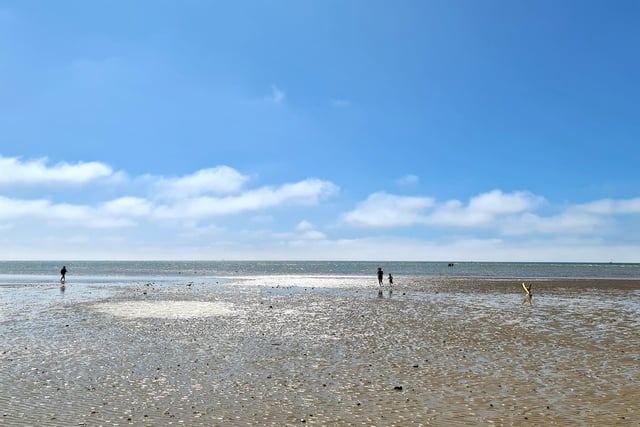 Holiday makers enjoying the sun at Littlehampton beach, June 2023. Picture Steve Robards/Sussex World