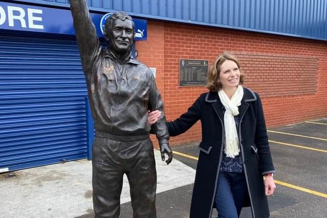 Horsham sculptor Hannah Stewart with the life-size bronze statue she created of Stockport County footballing legend Danny Bergara