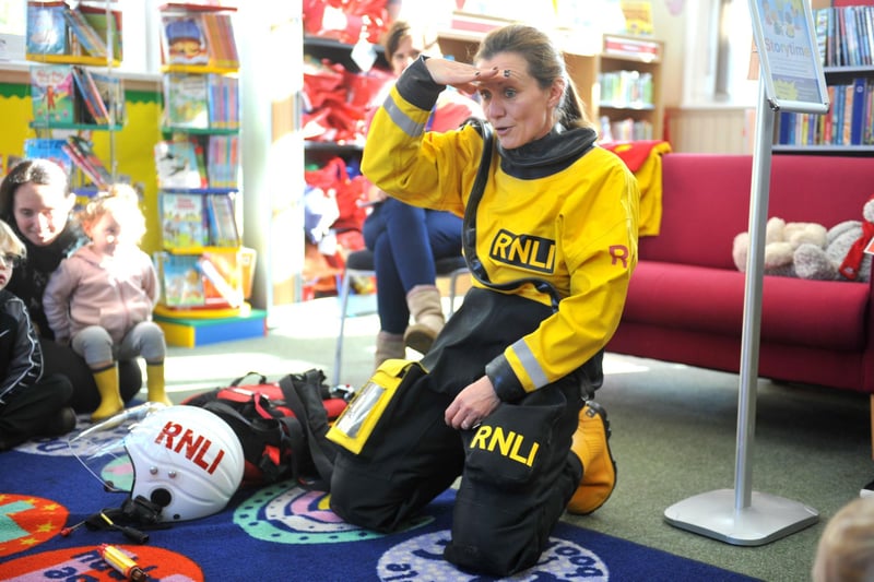 Littlehampton Library’s new storytime session. The first session had some special guests from Littlehampton RNLI. Photo by Steve Robards / SR23111105