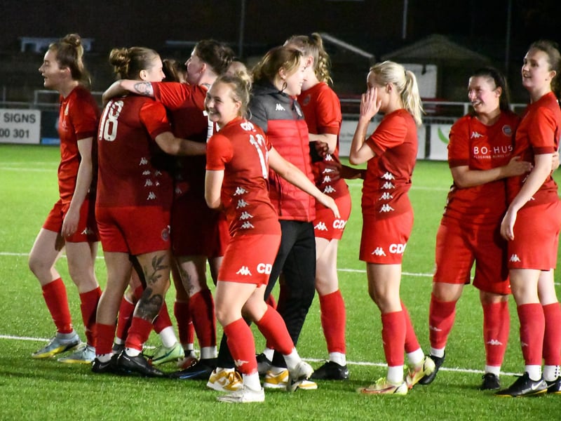 Worthing FC Women beat AFC Acorns and lift the London and SE premier division title