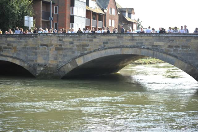 Crowds gather ahead of the Arundel RNLI Duck Race on Bank Holiday Monday. Photo: SR Staff/ Sussex World / SR2408272