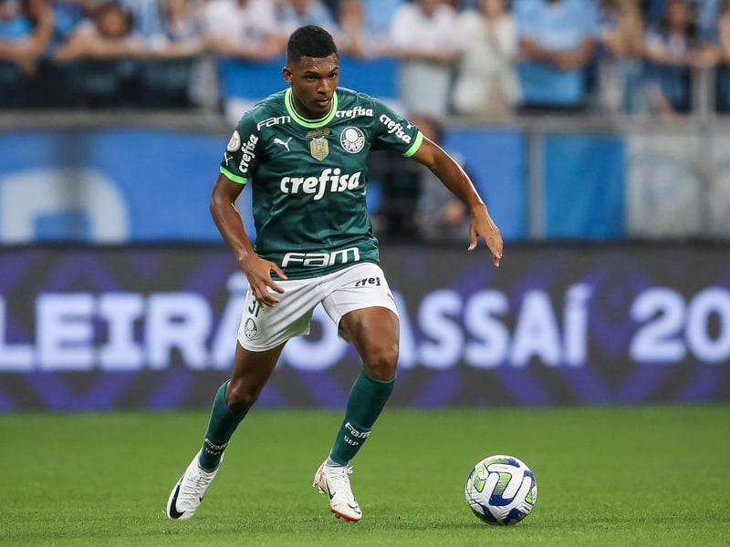 A technical midfielder with good on-field decision making, Luis Guilherme is renowned for his pace, clocking a top speed of 36.4km/h in the 2022 Copa do Brasil Sub-17 final against Vasco da Gama. The 18-year-old was called up to the Brazil under-16 squad for the 2022 Montaigu Tournament, where he scored three goals in four games. Liverpool, Manchester United, Chelsea and Real Madrid are reportedly interested in the player.