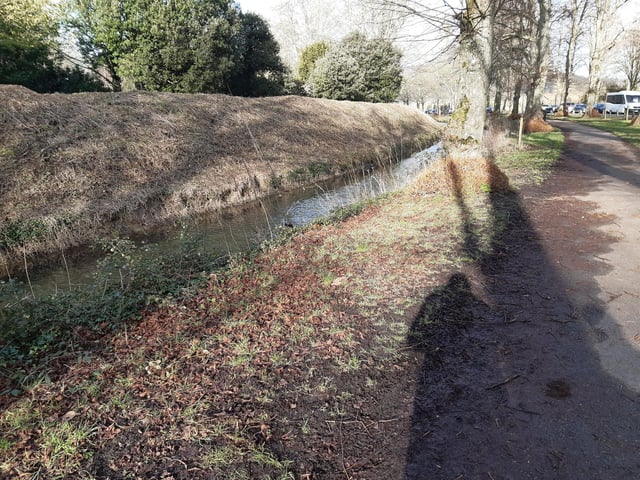 If you would like to get back to Swanbourne Lake to visit the tearoom, just continue along Mill Road.