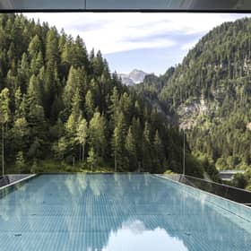 Rooftop infinity pool at Hotel Lürzerhof. Picture courtesy of David Innerhofer/Hotel Lürzerhof