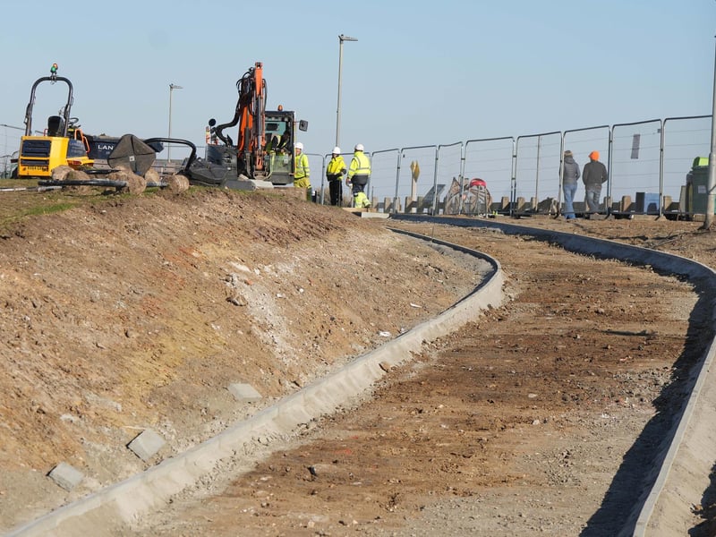 BEACH GREEN LANCING WORKS : New photos show how works are progressing on a ‘new segregated cycle path’ in Lancing.