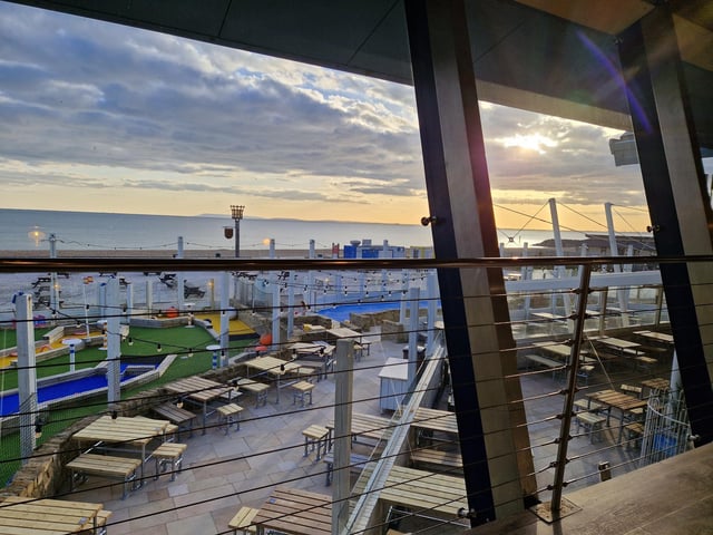 We tried out a family weekend break at Seal Bay Resort in Selsey. We stayed in a platinum caravan and experienced a host of activities and entertainment across the seaside West Sussex site.