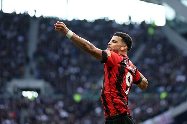 Harry said: "Dominic Solanke makes my team this week. It was an unbelievable result for Bournemouth and Dominic scored one and assisted the other two. It was a lovely, classy finish from him for his goal. He’s still a young lad, and it looks like he’s developing into the player many people thought he could be. A top performance."