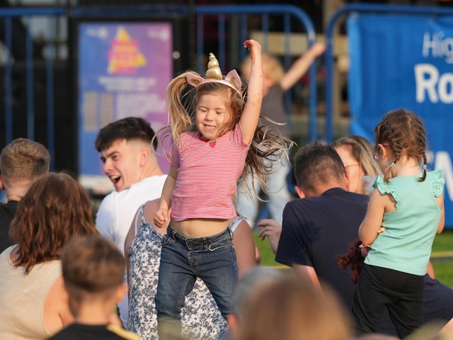 Hundreds enjoy return of free Worthing music festival BroadFest – In Pictures