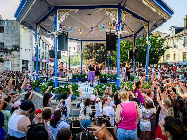Crowds rammed Horsham town centre to hear a plethora of K-pop hits on Friday.