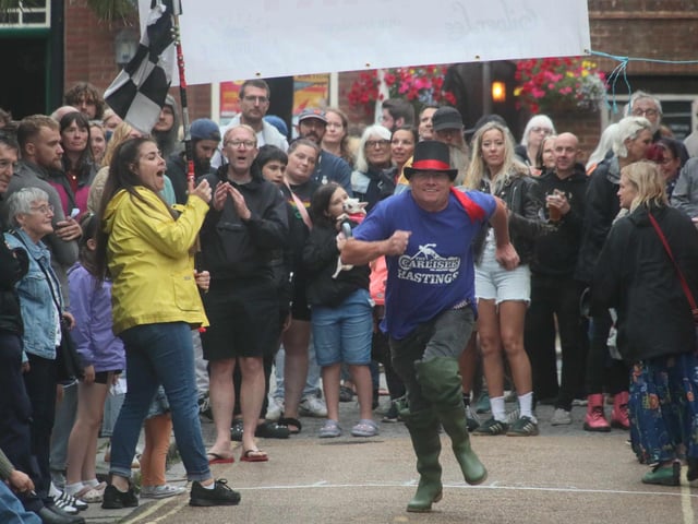 Hastings Old Town Carnival Week 2025: Seaboot Race. Photo by Roberts Photographic.