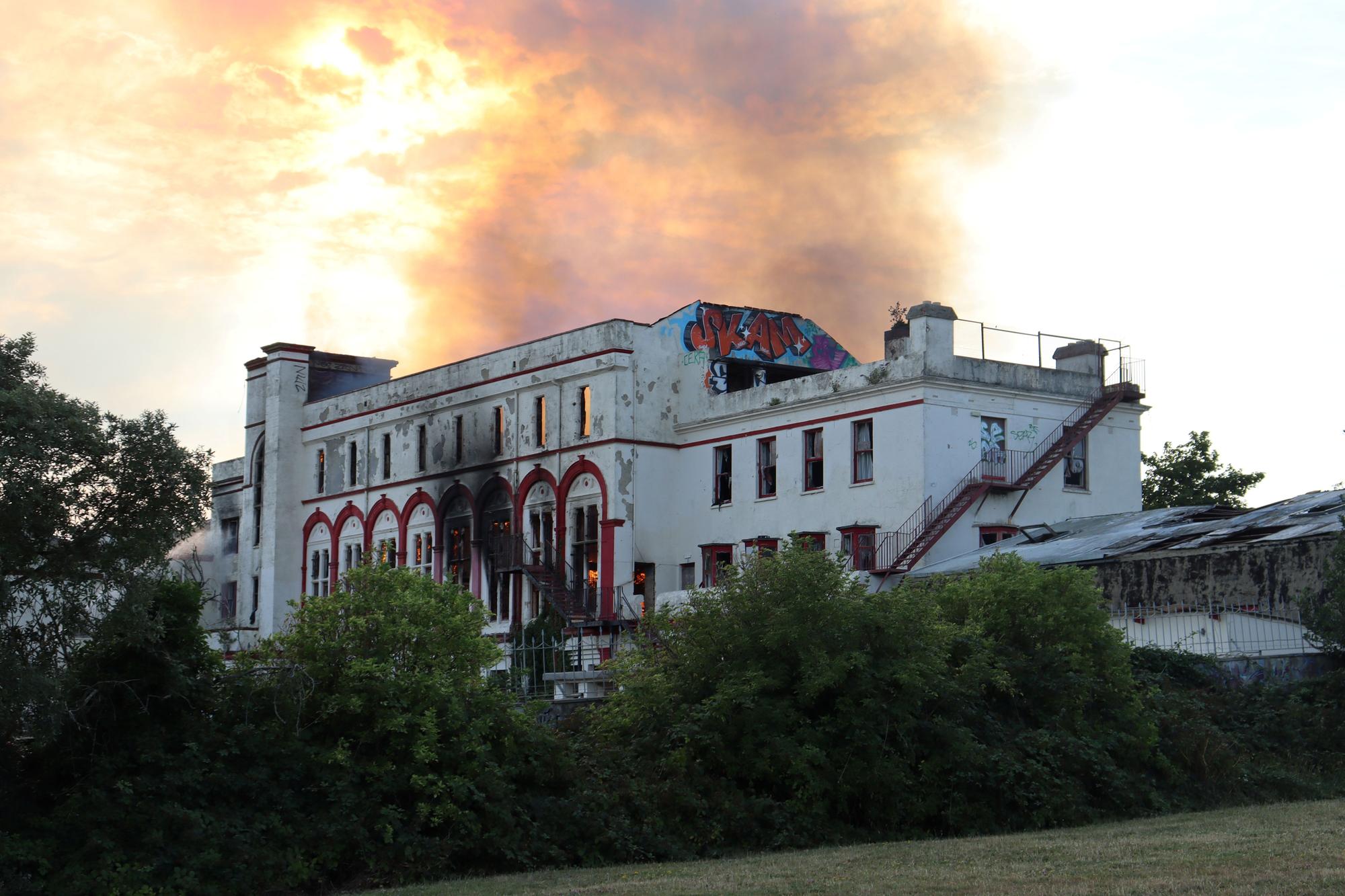Hastings Council gibt Asbestwarnung und -hinweise nach Klosterbrand heraus