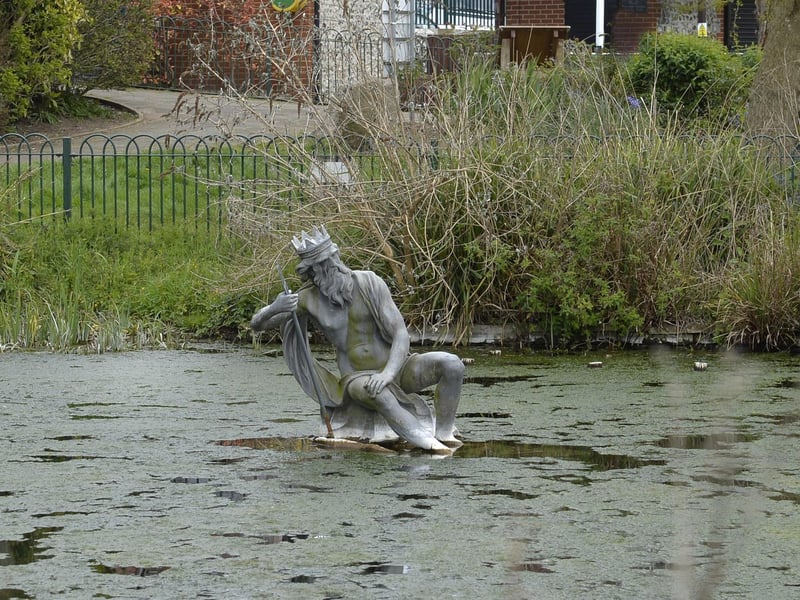 Motcombe Gardens is yet another quiet green space in Eastbourne which is perfect to get away from it all. It also has a rich history, with many hints to life in the past being uncovered during several excavations of the park between 2013 and 2021.