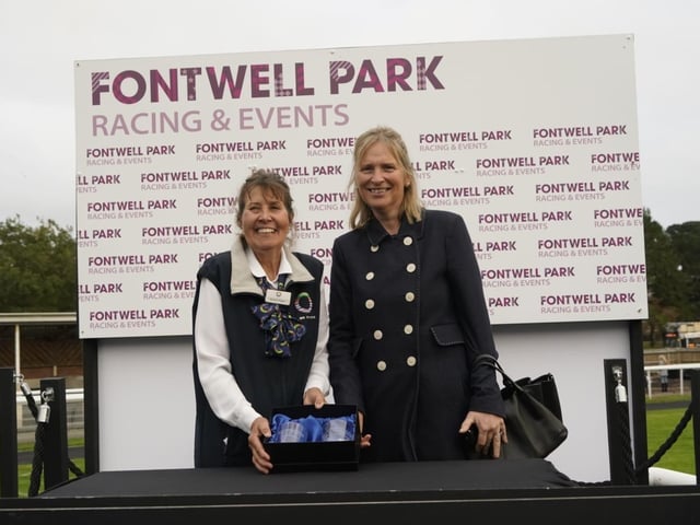 Fontwell Park jump racing action, October 2026