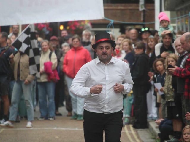 Hastings Old Town Carnival Week 2025: Seaboot Race. Photo by Roberts Photographic.