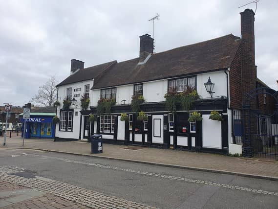 Stuart Attenborough and Chelle Sutcliffe highlighted the White Hart and Kelly Reid said: "The White Hart has everything and a lovely barn."