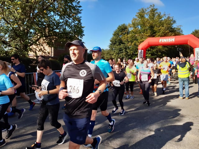 Runners mark the 40th anniversary of Run Barns Green.