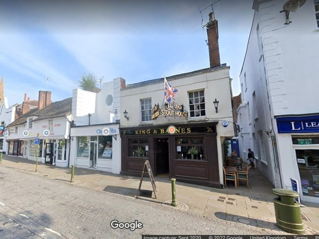 29 Carfax, Horsham RH12 1EE. 4.4 stars on Google Reviews. One reviewer said, "What a great traditional pub, Good selection of well kept ales and beers all served by friendly staff." Another reviewer said, "Wonderful atmosphere. A proper real ale pub. Good place for board game playing and bar billiards."