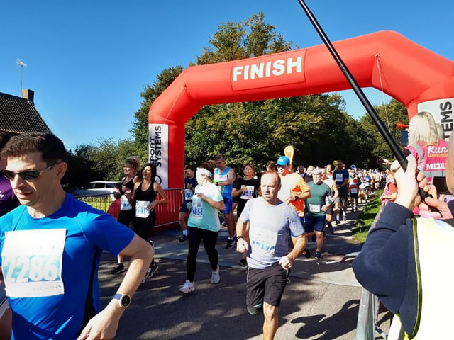 Runners mark the 40th anniversary of Run Barns Green.