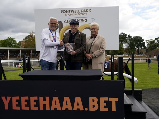 Race 6 The Best Odds Guarenteed At YEEHAA.BET Mares Novices Limited Handicap Hurdle Race at Fontwell on Friday 19 April 2024. www.polopictures.co.uk Fontwell Arundel Clive Bennett 20240419 ©2024 Clive Bennett Photography 19/04/2024 _CAB1062.JPG:Spring jump racing at Fontwell Park