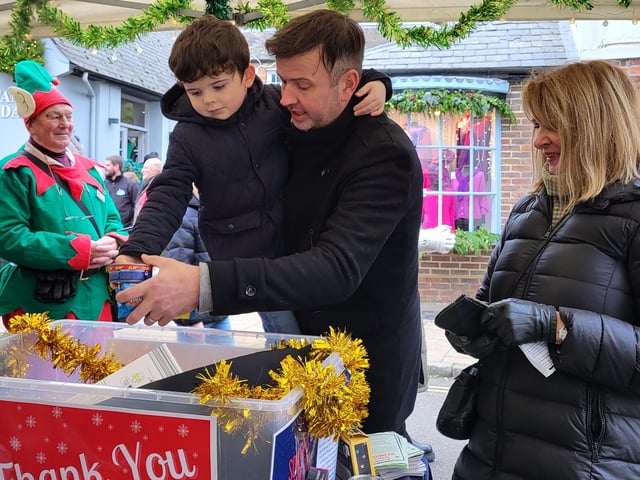Arundel Town Council launch ‘Reverse Father Christmas’ appeal to help families in need