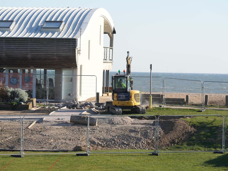 BEACH GREEN LANCING WORKS : New photos show how works are progressing on a ‘new segregated cycle path’ in Lancing.