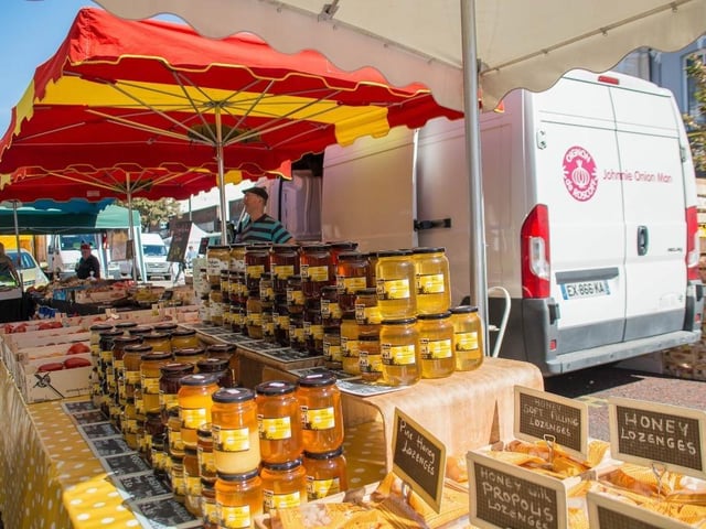 Bexhill Street Market by Jeff Penfold