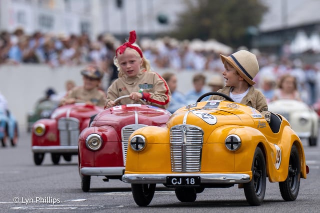 Sunday's action at Goodwood Revival 2023