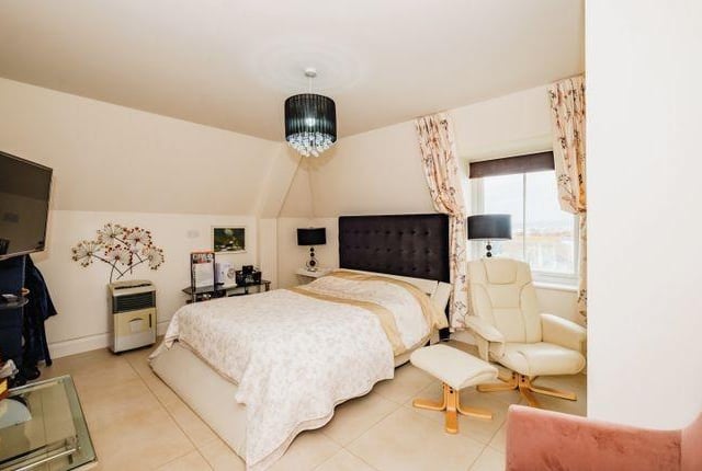 There are three double bedrooms.