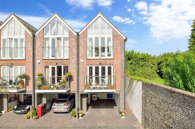 This is a fantastic chance to live by the city canal