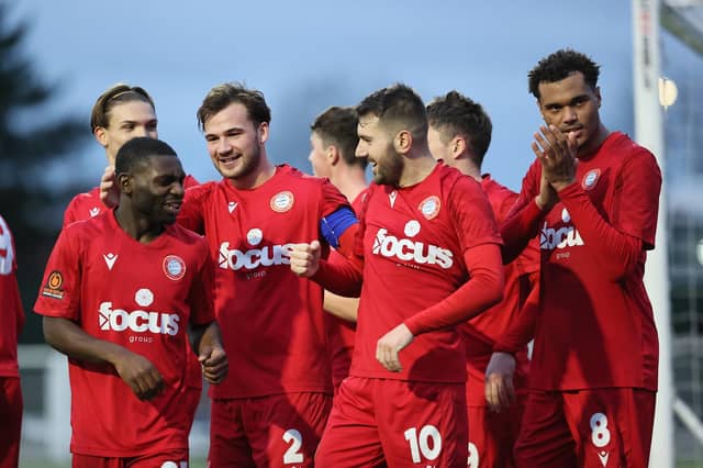 Aveley v Worthing action in National League South
