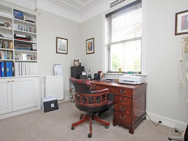 Rosebery Avenue, Hampden Park