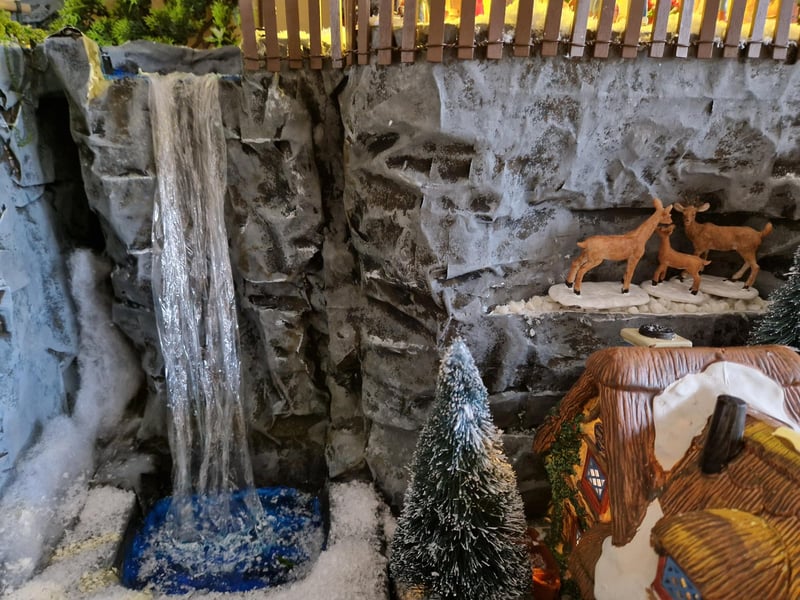 Frosty Falls is a Christmas village created by Wendy Bray from West Sussex