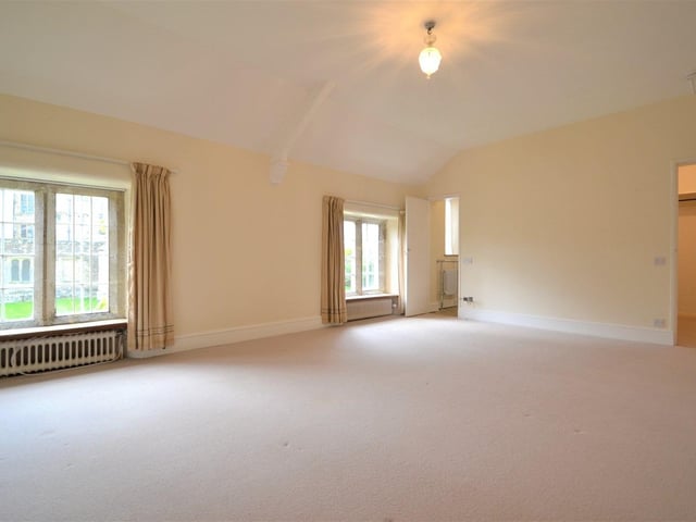 First floor apartment to let at Parham House