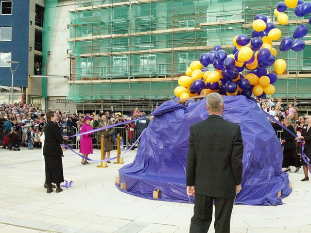 JPCT 24 October 2003 Queen visits Horsham. The Forum C3440288a -photo by Steve Cobb