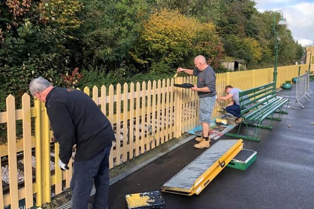 Volunteers from Southern Sheeting have been helping Bluebell railway station in East Grinstead get ready for Santa