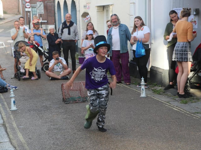Hastings Old Town Carnival Week 2022: Seaboot Race. Photo by Roberts Photographic