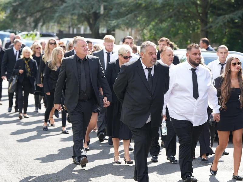 Beloved Worthing resident Darren Doe was given a spectacular send-off with stunning floral displays during his funeral procession.