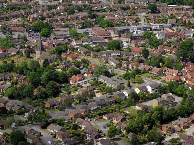 Households in Billingshurst have an average annual income after tax of £50,300