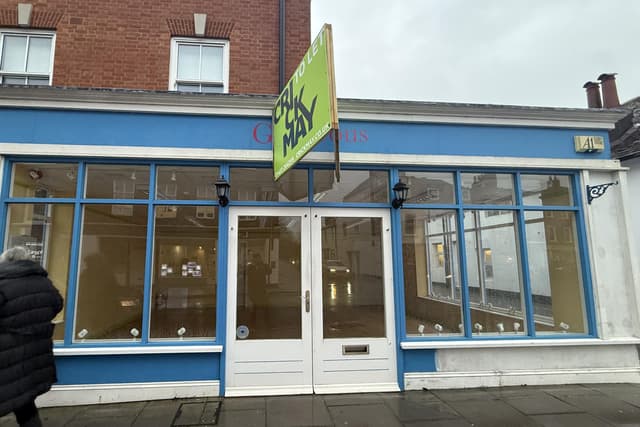 Bekleidungsgeschäft in der North Street in Chichester schließt