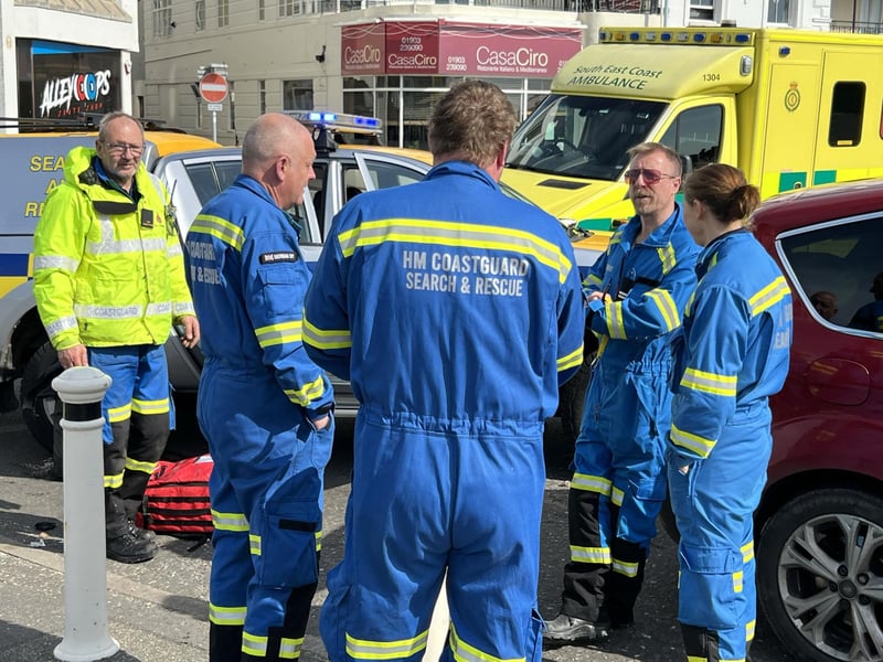 A motorised paraglider has ‘crashed into the water off Worthing Pier’, sparking a large emergency response.