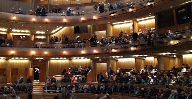 A world-renowned opera house located in the heart of Sussex, Glyndebourne is a must-visit destination for music lovers. The opera house hosts a variety of performances throughout the year, including operas, concerts, and recitals