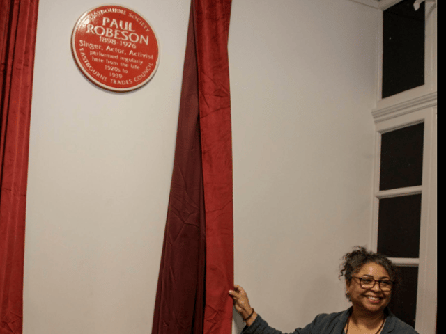 Councillor Jenny Williams unveiling new plaque.